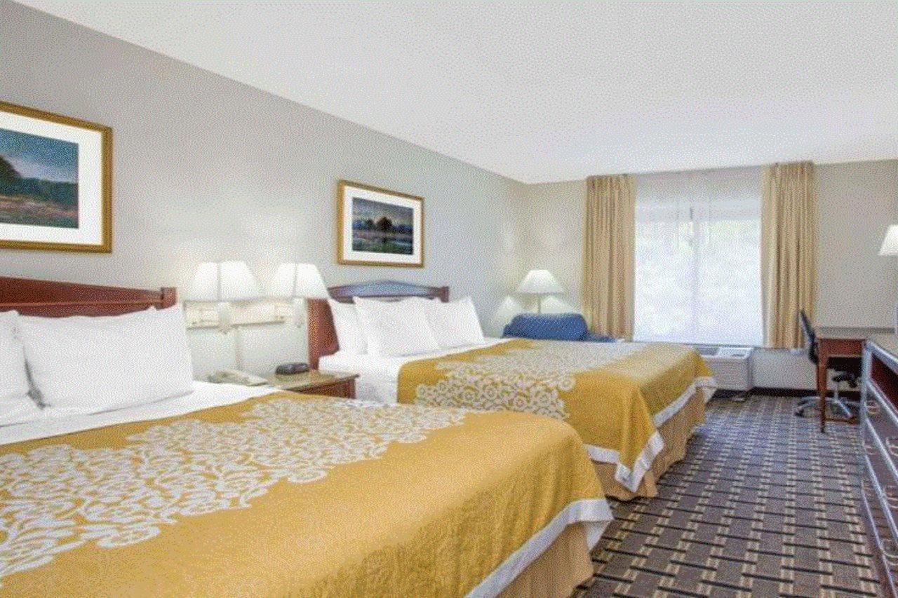 Hotel Carolina A Days Inn By Wyndham Hilton Head Island Exterior foto